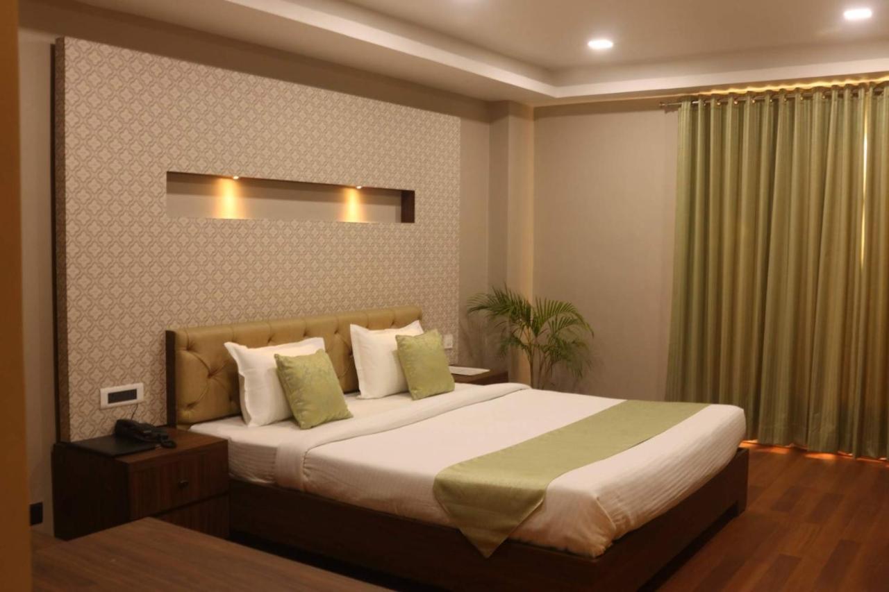 Hotel The Kalyaniz กูวาฮาติ ภายนอก รูปภาพ