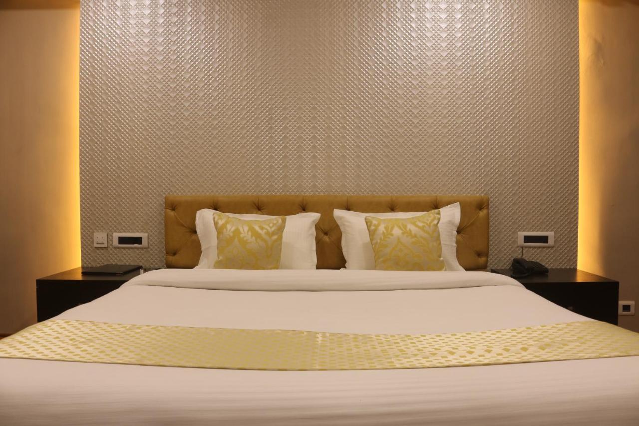 Hotel The Kalyaniz กูวาฮาติ ภายนอก รูปภาพ