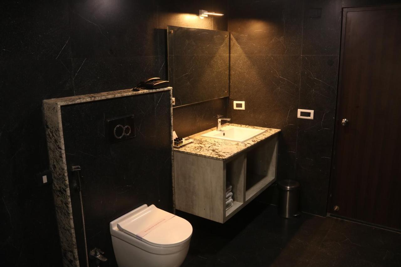 Hotel The Kalyaniz กูวาฮาติ ภายนอก รูปภาพ