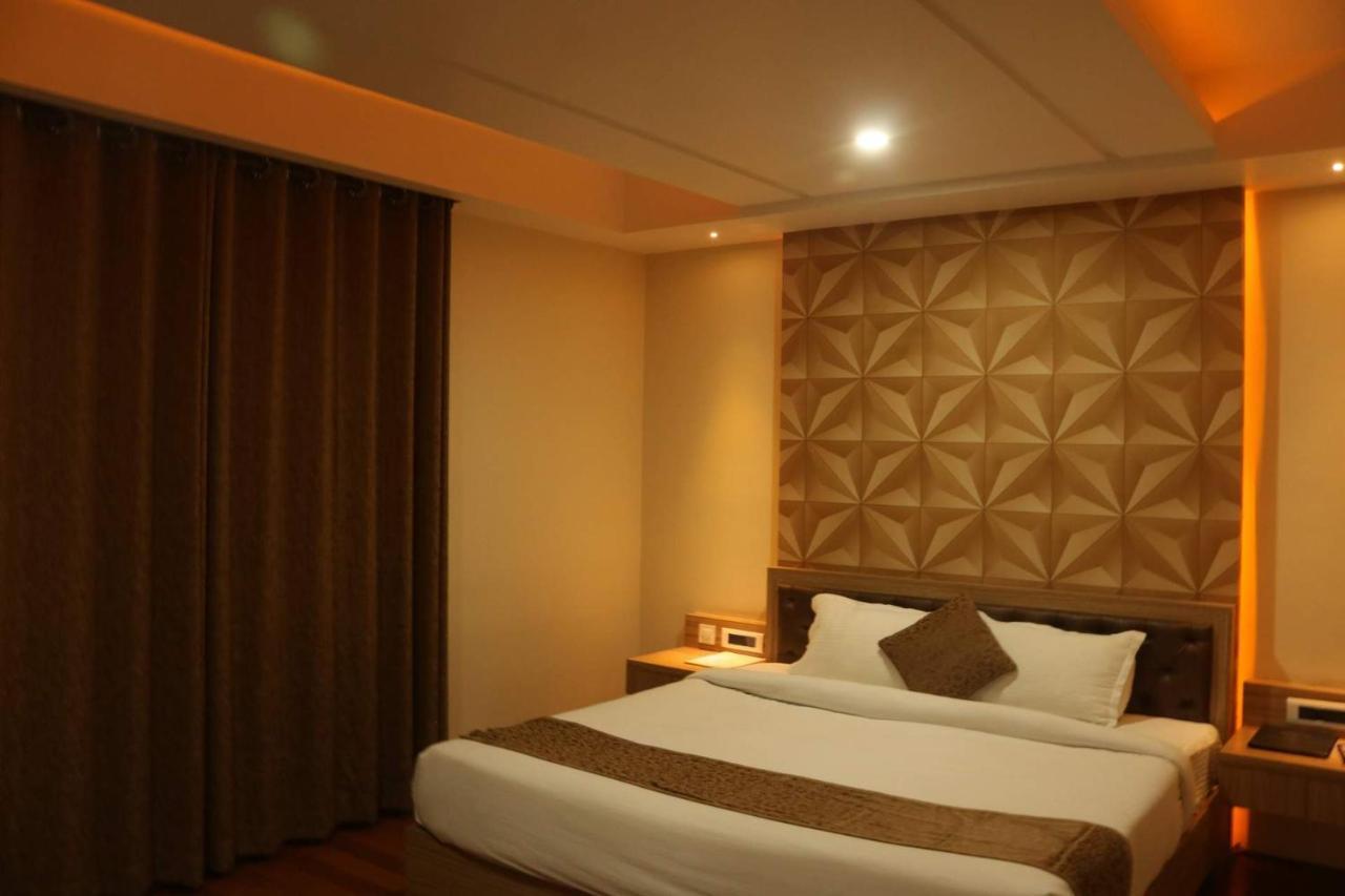 Hotel The Kalyaniz กูวาฮาติ ภายนอก รูปภาพ