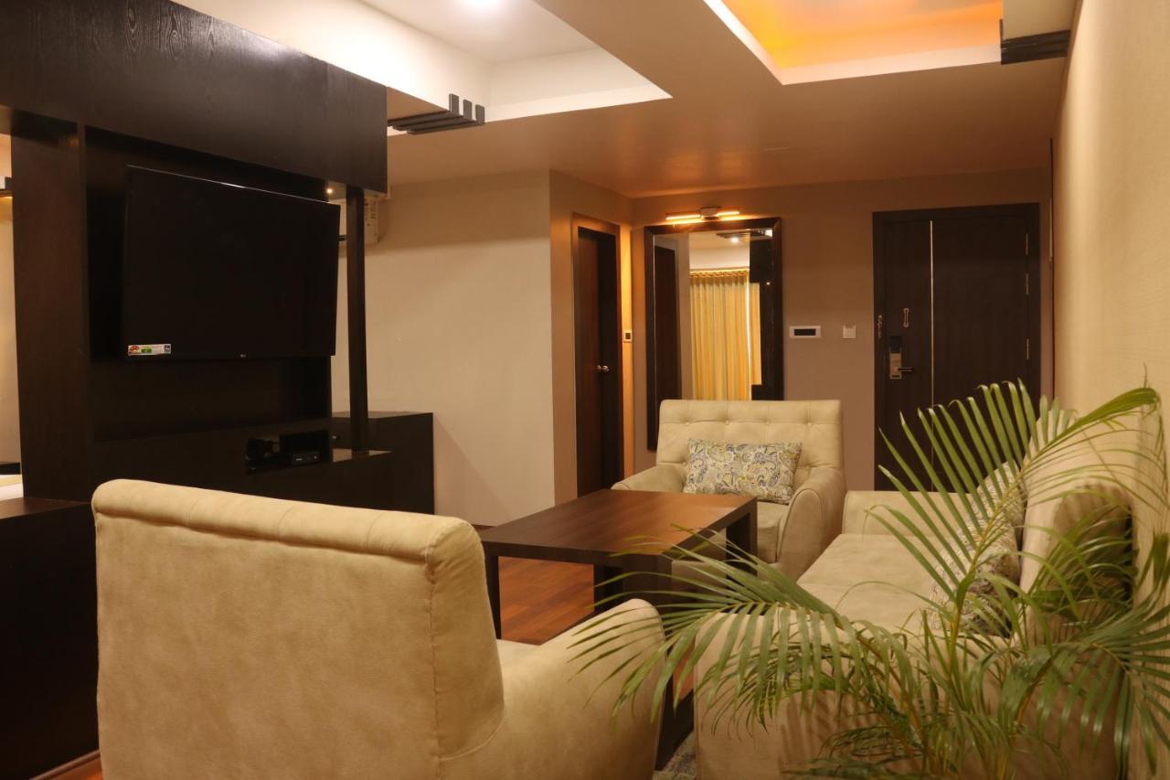 Hotel The Kalyaniz กูวาฮาติ ภายนอก รูปภาพ