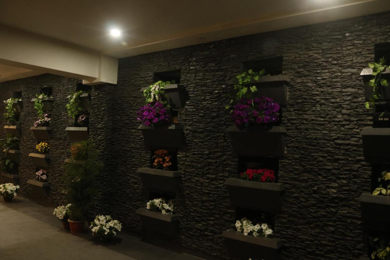 Hotel The Kalyaniz กูวาฮาติ ภายนอก รูปภาพ