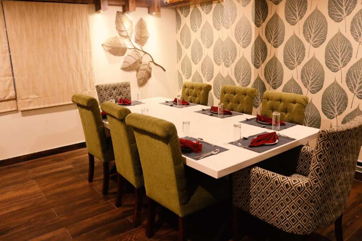 Hotel The Kalyaniz กูวาฮาติ ภายนอก รูปภาพ