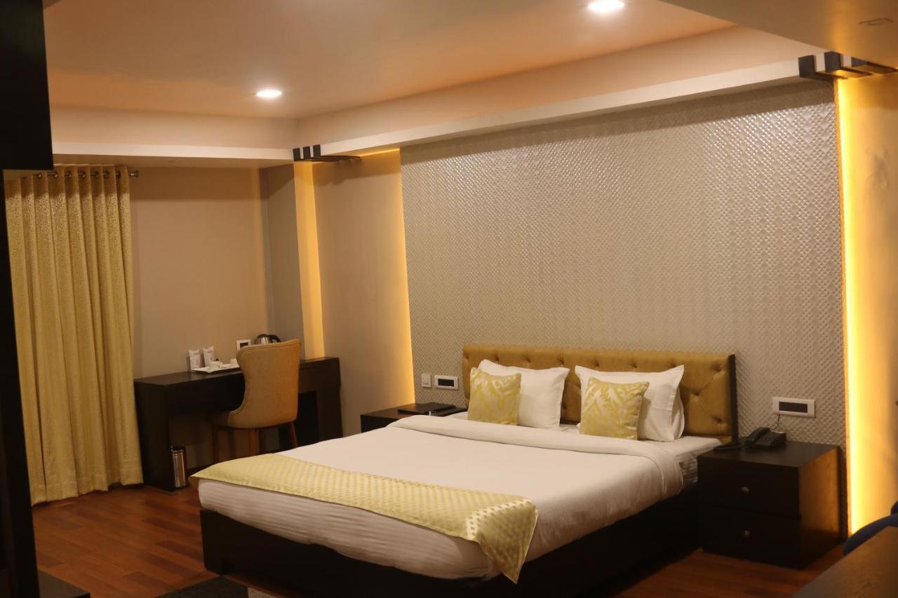 Hotel The Kalyaniz กูวาฮาติ ภายนอก รูปภาพ